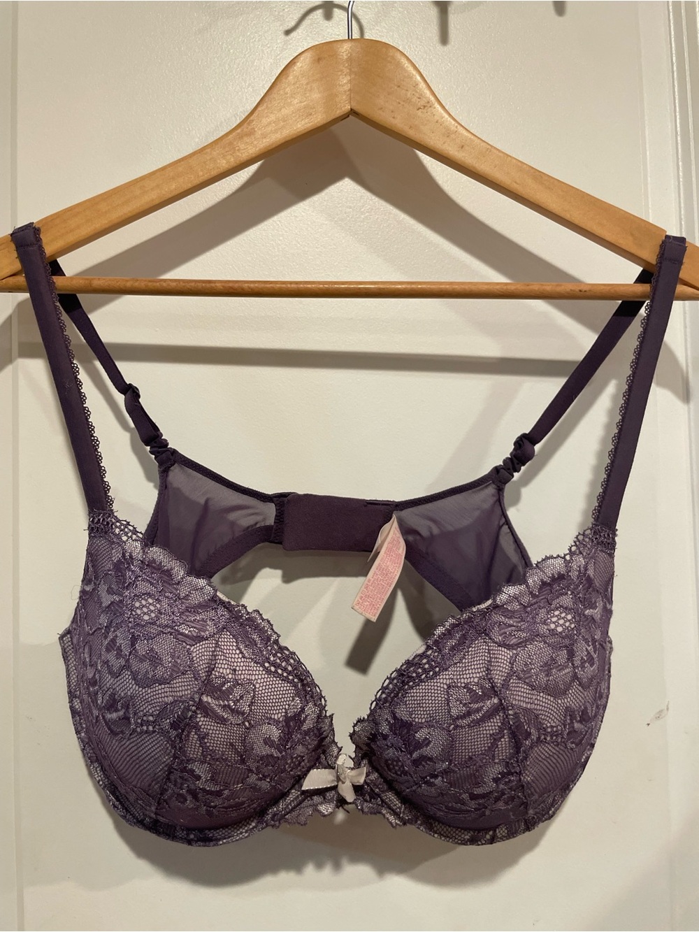 Victoria's Secret Plum Lace Underwire‎ Bra with Bow Accent Size 36D